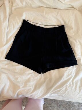 Aritzia Wilfred Black High-Waist Tailored Shorts size 4